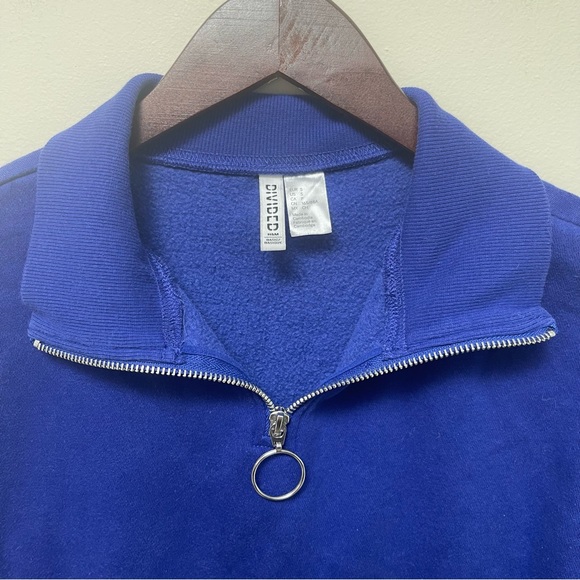 H&M Cropped Sweatshirt - Picture 2 of 10